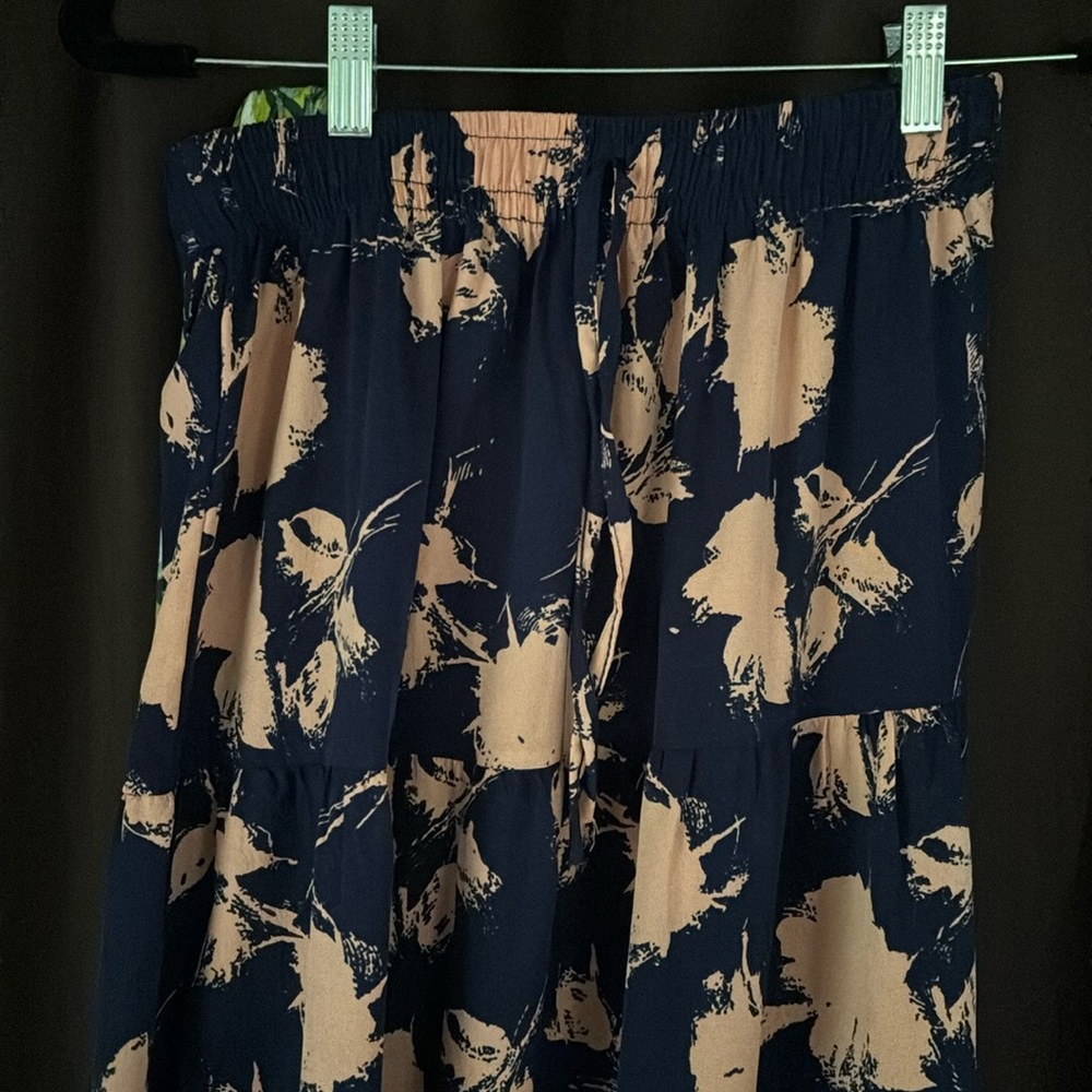 Navy maxi skirt with coral flowers